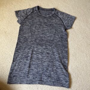 lulu lemon heathered grey short sleeved